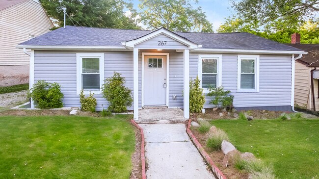 Adorable 3 Bedroom with Tons of Space! - Adorable 3 Bedroom with Tons of Space!