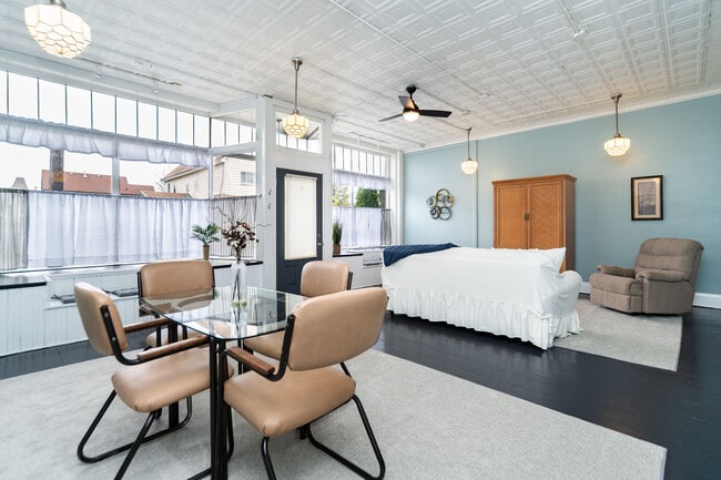 39 Laverack Ave Unidad Lower Furnished
