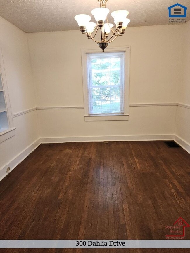 300 Dahlia Dr