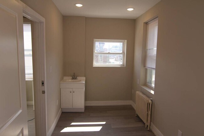 Photo - 2144 Bridge St