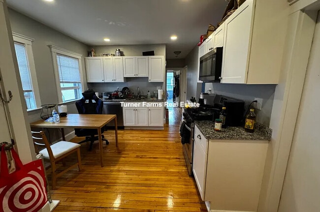Building Photo - 74 Frederick Ave Unit 2