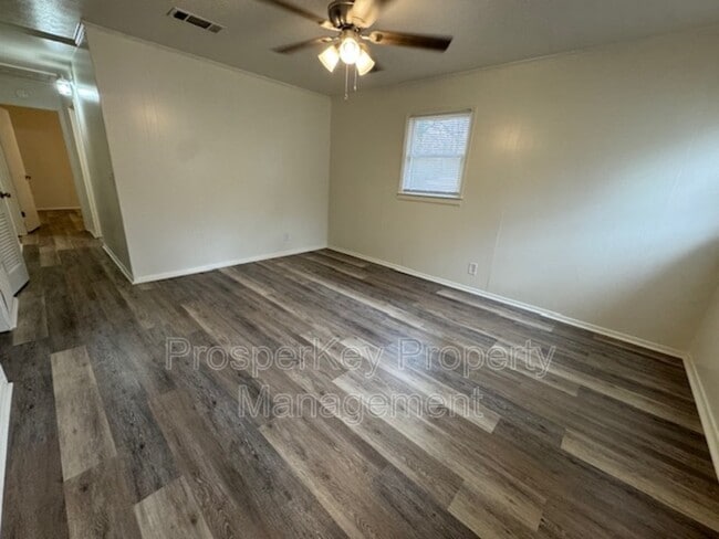 Photo - 323 Tennant Ave