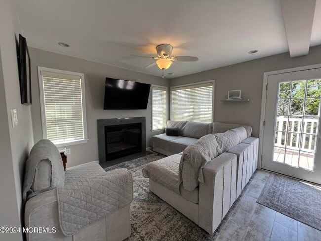 108 Jeanette Dr