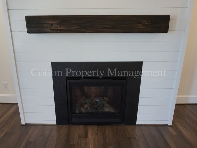 Photo - 33 Meon Ln