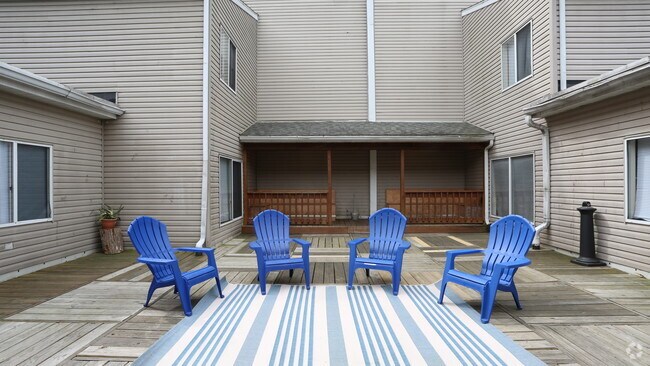 Deck - Phoenix on Court Apartments
