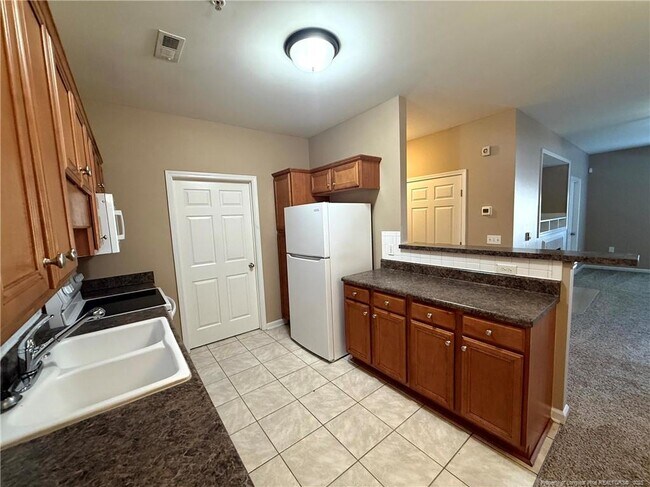 Photo - 635 Marsh tree St