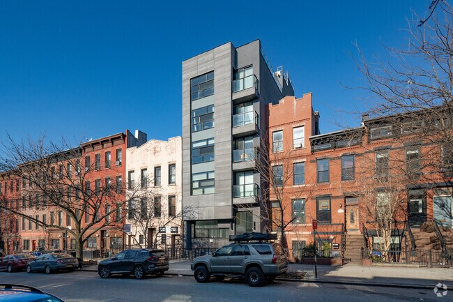 Photo - 701 Union St