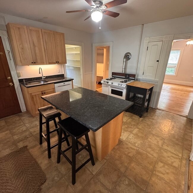238 Water St Unit 2