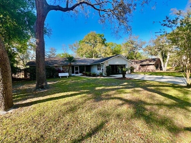 Photo - 320 Columbus Cir