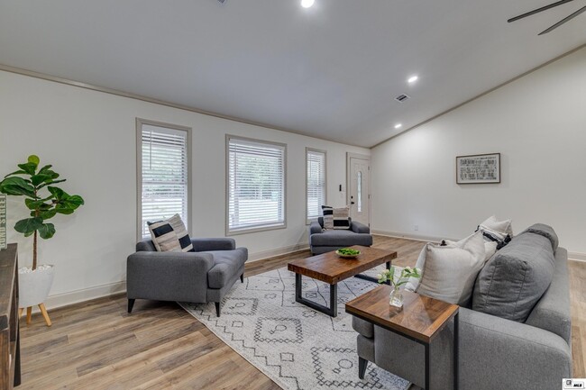 Photo - 281 Williams Rd