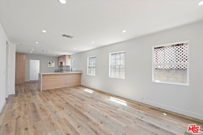 Photo - 3748 Veteran Ave