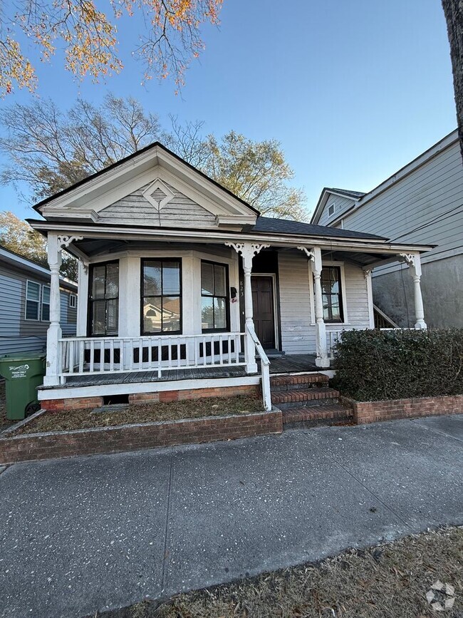 Building Photo - DOWNTOWN WILMINGTON - 3 Bedroom & 1 Bath -... Rental