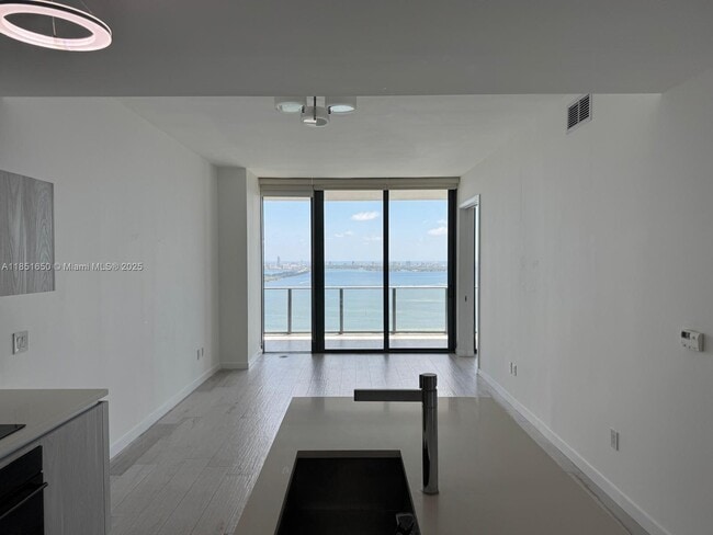 Building Photo - 480 NE 31st St Unit 3202 Rental