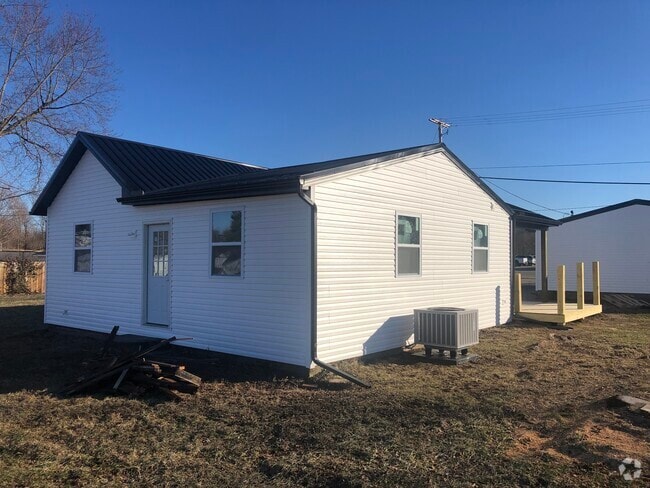 Building Photo - 68 E Main St Unit House