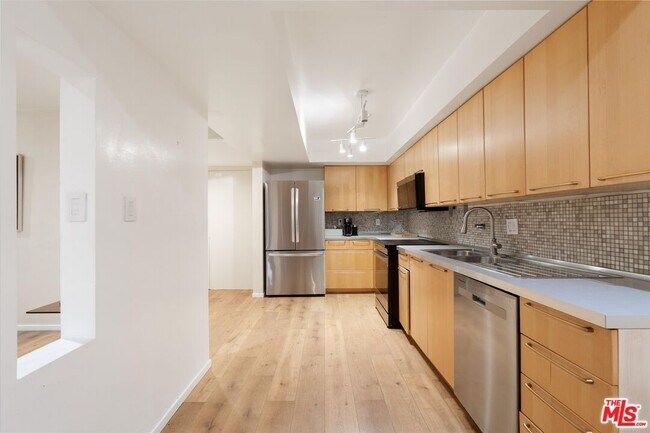 7270 Hillside Ave Unit 208