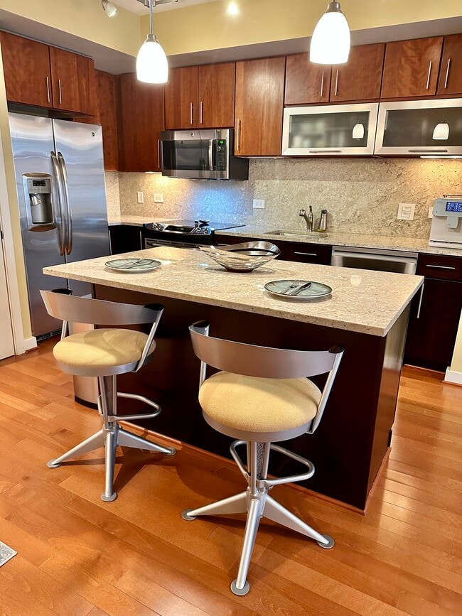 Kitchen - 1025 1st St SE Unit 803