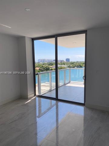 Photo - 9521 E Bay Harbor Dr