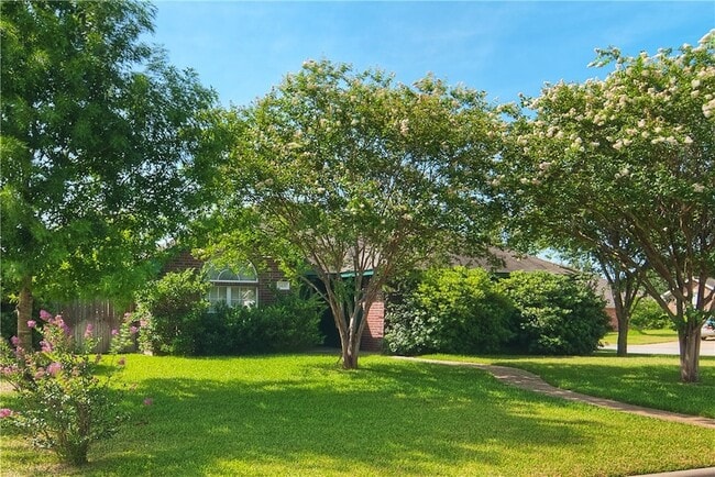 Building Photo - 1400 Front Royal Dr