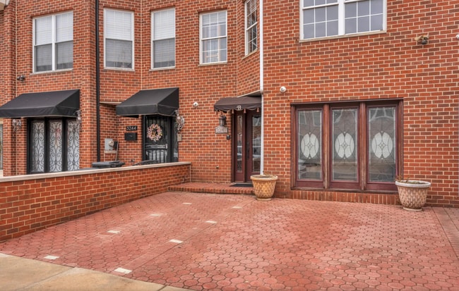 Photo - 3242 S Sydenham St