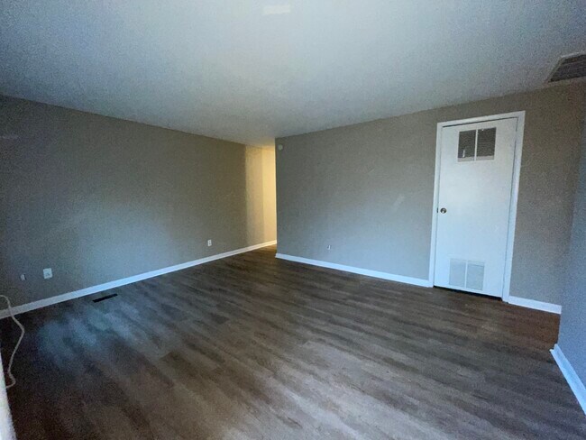 Photo - 221 Tulip Dr