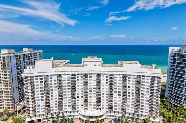 Building Photo - 6039 Collins Ave Unit 936 Rental