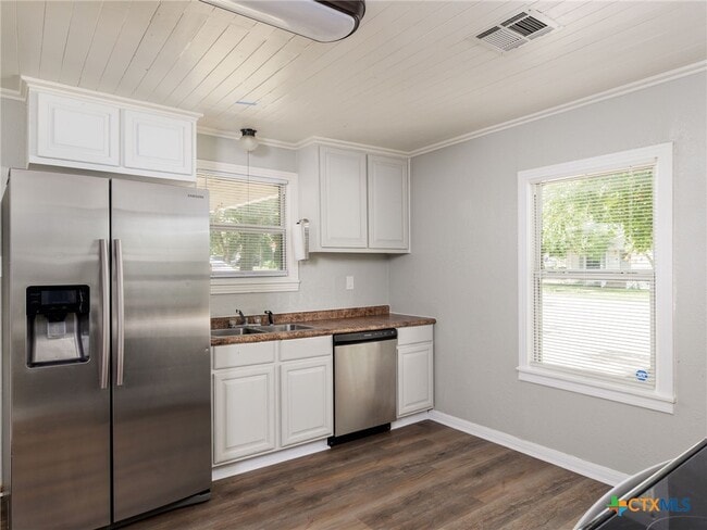 Photo - 207 W 14th Ave