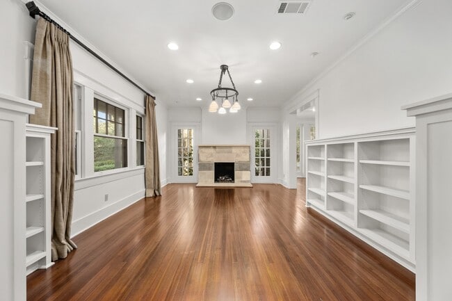 Photo - 1301 Kent Ln