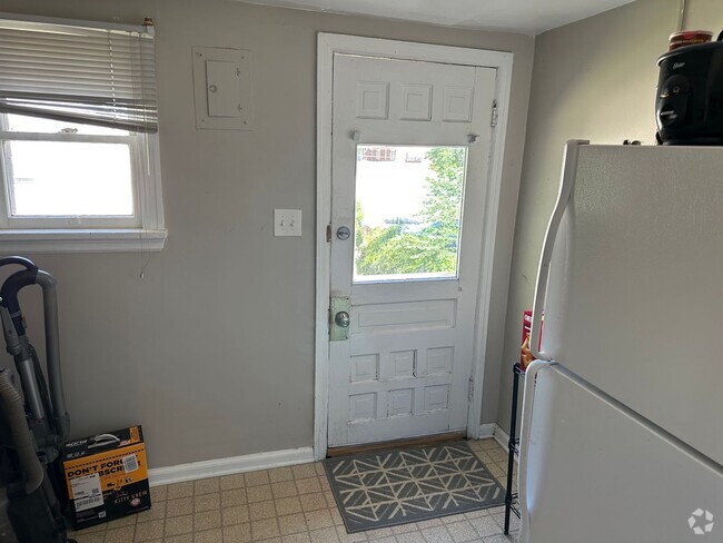 Building Photo - University Housing SLC LLC - 327 Unit 327- 3 Rental