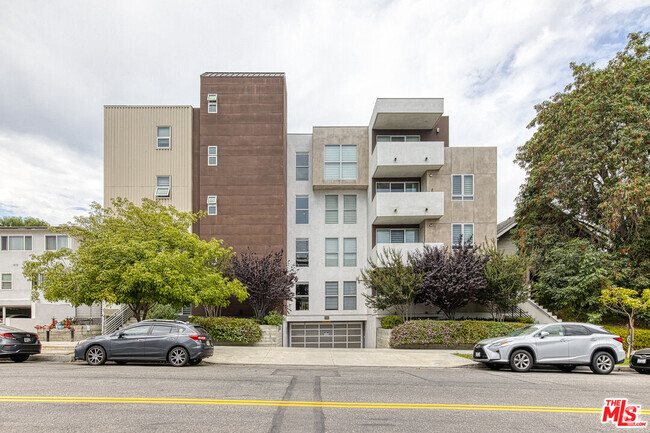 Building Photo - 4813 Oakwood Ave Unit 103 Rental