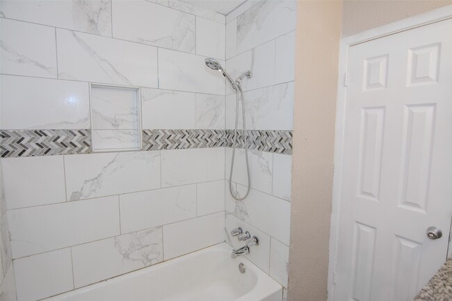 Photo - 9311 Golden Wood Ln
