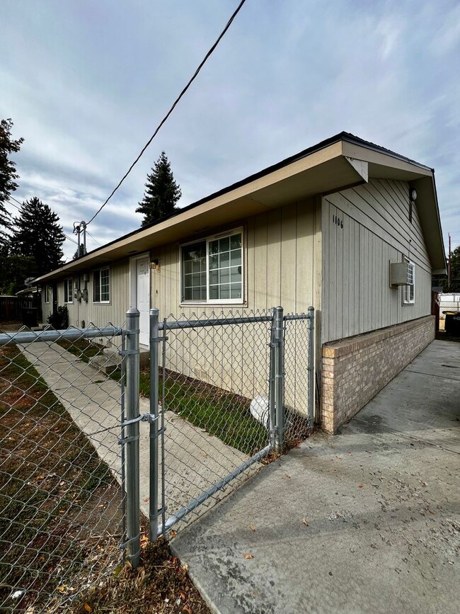 Building Photo - d1106 Unit B