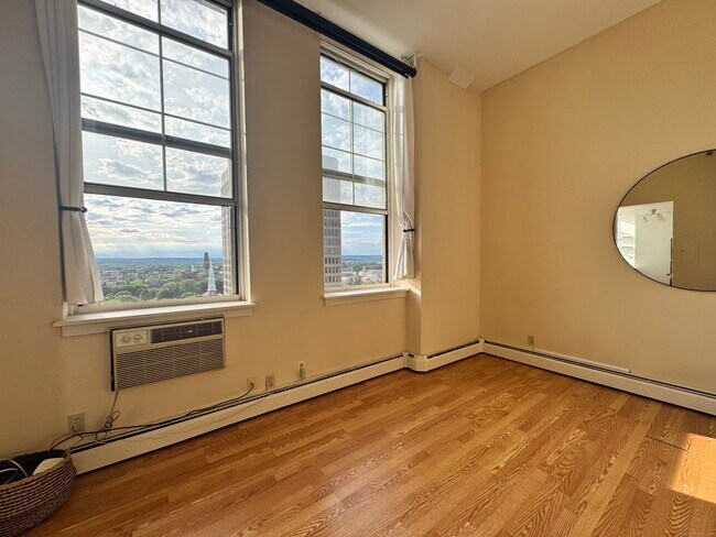 Photo - 124 Court St Unidad 1208