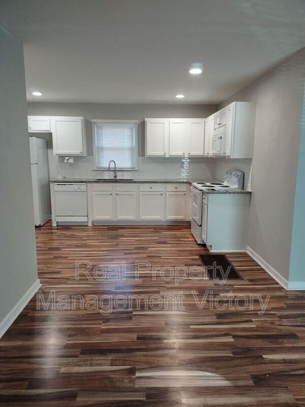 Photo - 1305 5th Pl NW