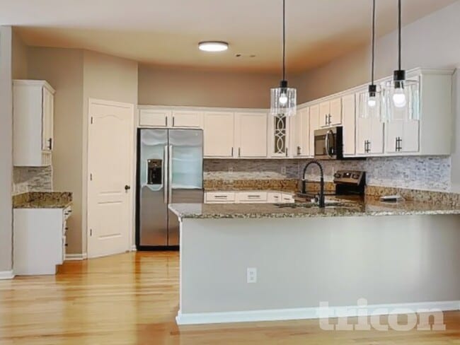 Photo - 2725 Sedgeview Way NE