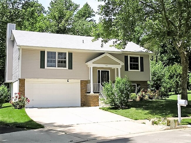 Building Photo - Serene and Private 3 Bed 3 Bath Single Fam... Rental