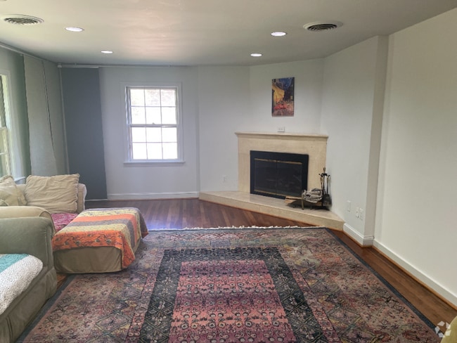 Building Photo - 2907 Ellicott St NW Unit 2907 Ellicott St, NW #1 Rental
