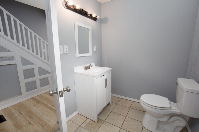 Photo - 399 S Division St