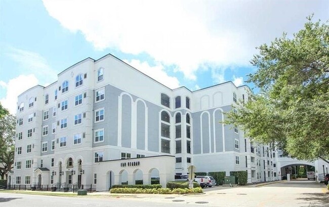 Building Photo - 204 E South St Unit 3054
