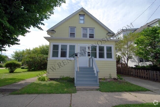 Building Photo - 4812 25th Ave Unit Upper Rental