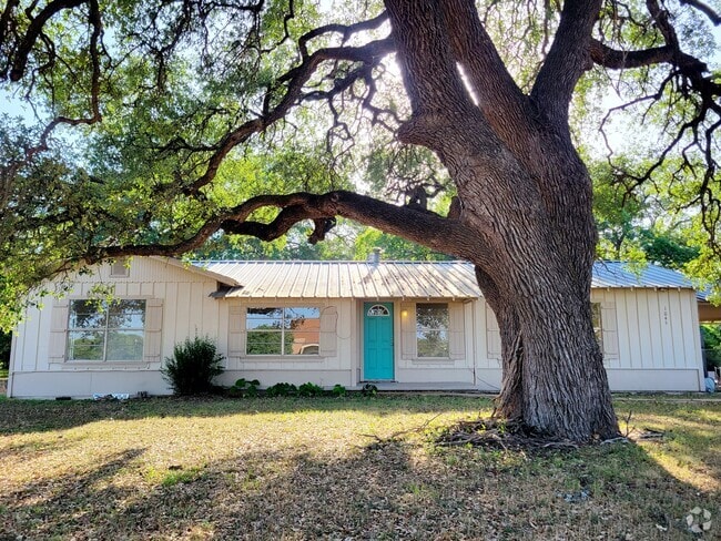 Building Photo - 1045 Center St Rental