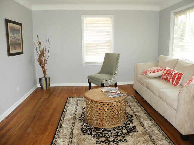 Photo - 3 Bed - 2 Full Bath Cape Cod for Rent in E...