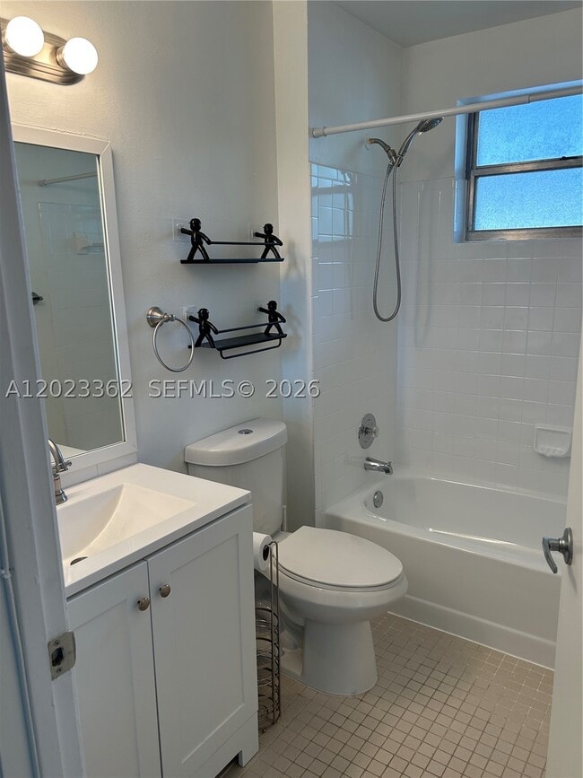 578 Woodgate Cir