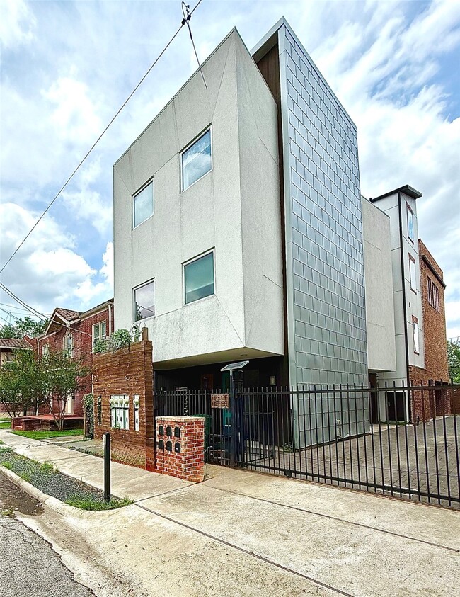 Building Photo - 1311 Isabella St Rental