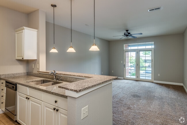 1 BR, 1 BA - 815SF - Delafield Lakes Apartments