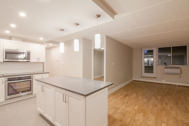 Photo - 4800 Maisonneuve Blvd W Unit 306
