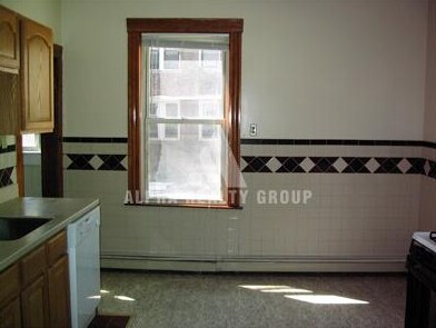 Photo - 132 Glenville Ave Unidad 1