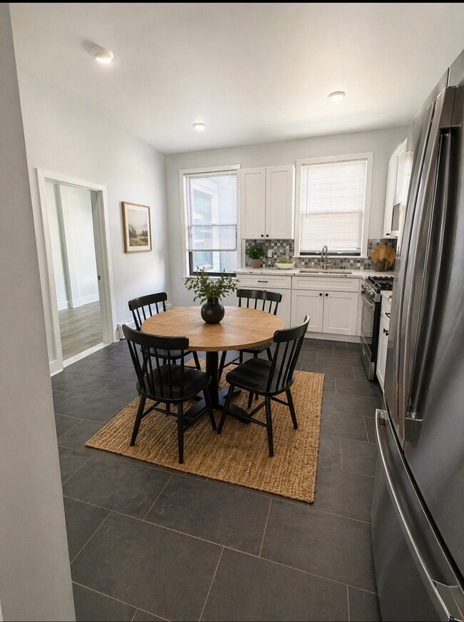 Building Photo - 6720 Kennedy Blvd W