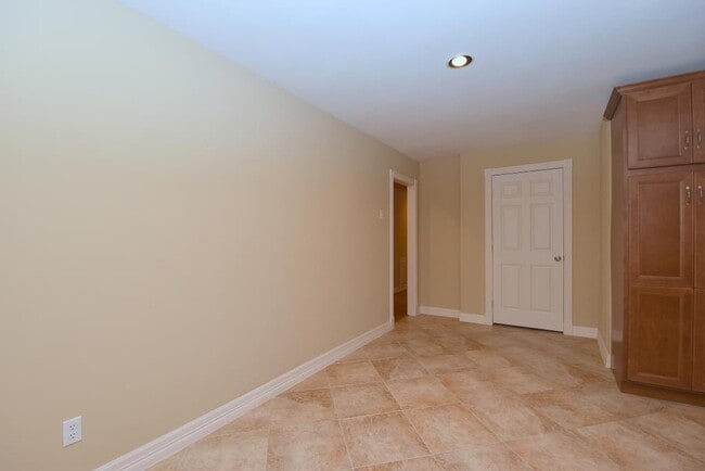 Building Photo - 10402 Chatterton Dr