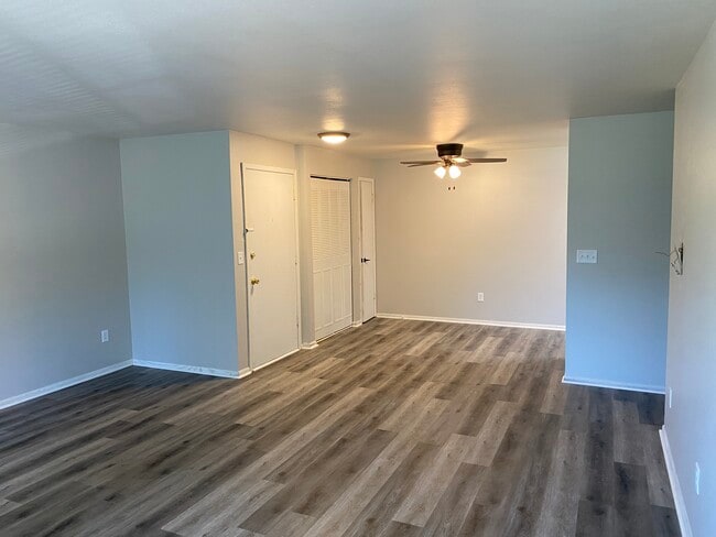 Oakwood Manor Apartments