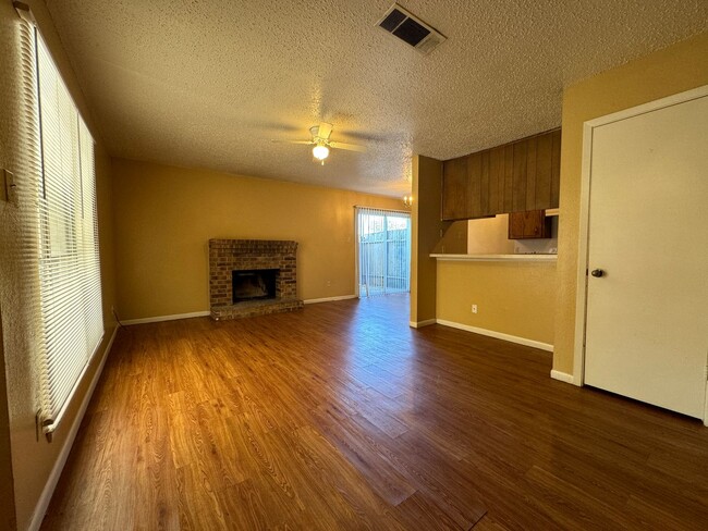 Photo - 3008 Chaucer Dr Unit Apt B